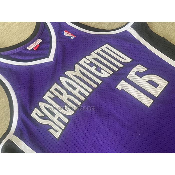 Camiseta Sacramento Kings Peja Stojakovic #16 Mitchell & Ness 2002-03 Violeta